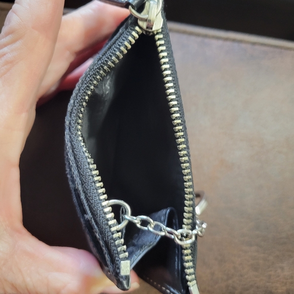 COACH ID change case w/key chain NWOT comes w/ drawstring white bag. - Picture 3 of 4